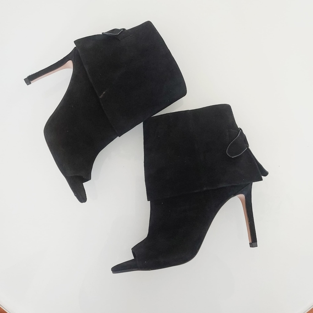 🏷Vince Camuto Women's Camesha Suede Peep Toe Booties